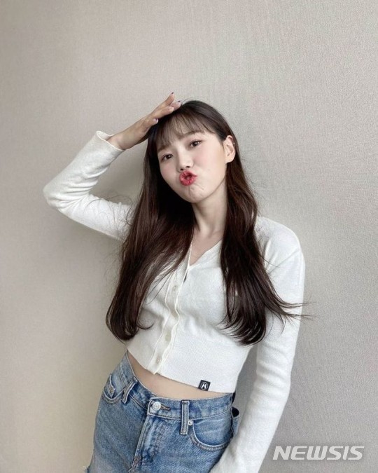 [서울=뉴시스] 사진 = 그룹 오마이걸 효정 SNS 