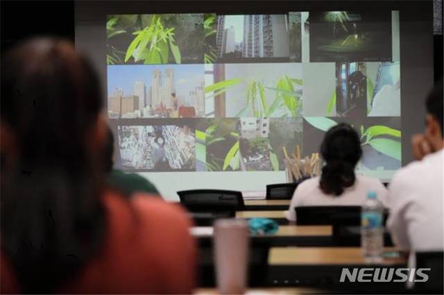 [전주=뉴시스]윤난슬 기자 =  2019년 창작예술학교 워크숍 모습.(사진=전주문화재단 제공) 