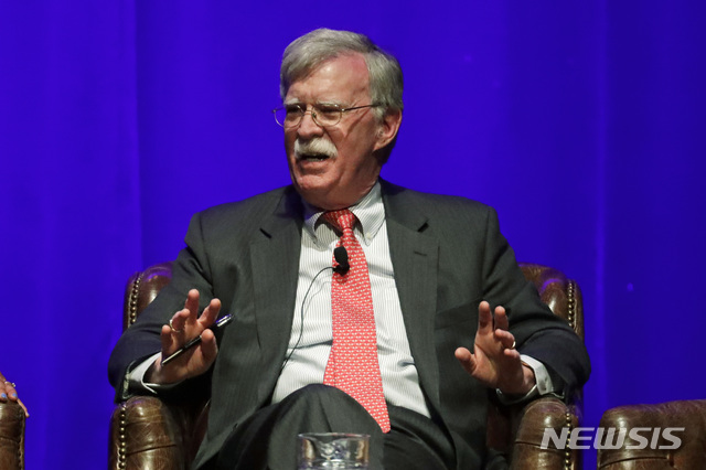 [테네시=AP/뉴시스]존 볼턴 전 백악관 국가안보보좌관이 지난 2월 19일(현지시간) 테네시주 내슈빌 소재 밴더빌트대학교에서 열린 글로벌 리더십 토론에 참석해 발언하고 있다. 2020.06.23. 