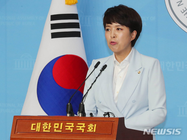 [서울=뉴시스] 장세영 기자 = 김은혜 미래통합당 대변인이 11일 서울 여의도 국회 소통관에서 비상대책위원회의 비공개 부분 관련 브리핑을 진행하고 있다. 2020.06.11.&nbsp; photothink@newsis.com