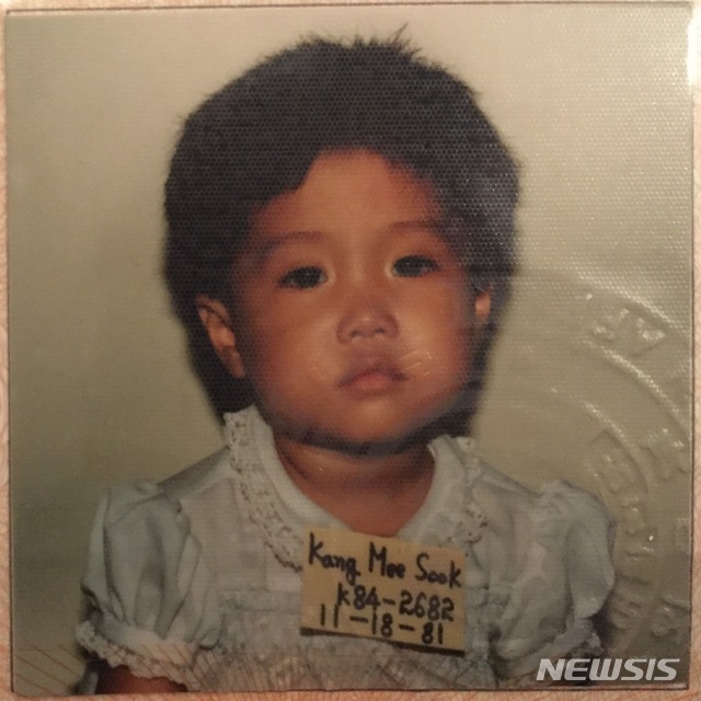 [서울=뉴시스] 미국 입양 34년 만에 친부를 찾아 친생자 인지 청구 소송 끝에 승소 판결을 받은 강미숙씨. (사진=강미숙씨 제공)