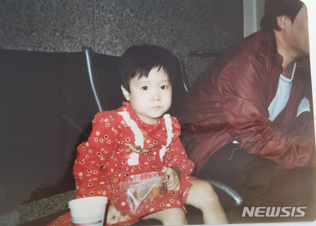 [서울=뉴시스] 미국 입양 34년 만에 친부를 찾아 친생자 인지 청구 소송 끝에 승소 판결을 받은 강미숙씨. (사진=강미숙씨 제공)