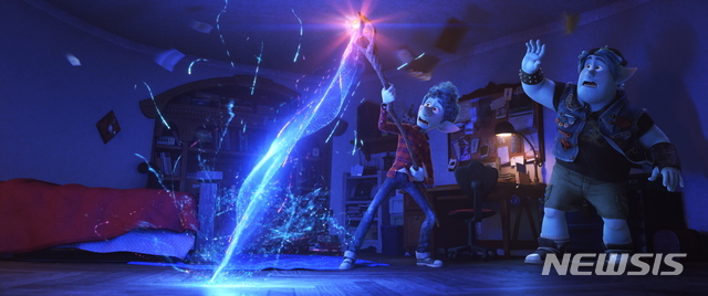 [서울=뉴시스] 영화 '온워드: 단 하루의 기적' (사진=월트디즈니컴퍼니 코리아 제공) photo@newsis.com