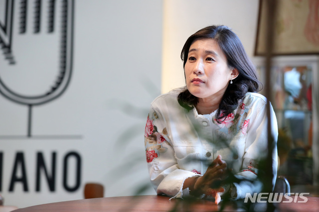 [서울=뉴시스]전신 기자 = 뮤지컬 작곡가 박정아가 지난 15일 서울 강남구 한 카페에서 인터뷰를 하고 있다. 2020.06.21.&nbsp; photo1006@newsis.com