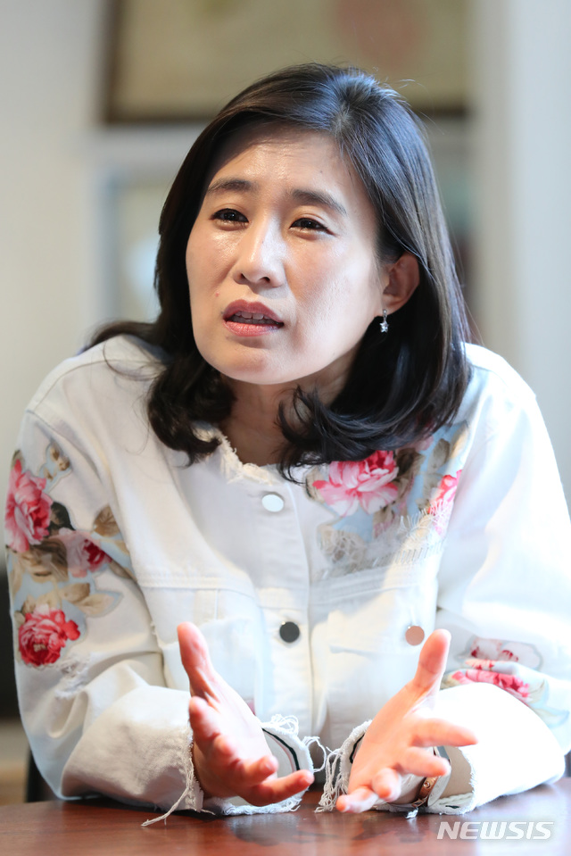 [서울=뉴시스]전신 기자 = 뮤지컬 작곡가 박정아가 지난 15일 서울 강남구 한 카페에서 인터뷰를 하고 있다. 2020.06.21.&nbsp; photo1006@newsis.com