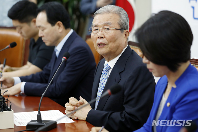 [서울=뉴시스] 최동준 기자 = 김종인 미래통합당 비상대책위원장이 16일 서울 여의도 국회에서 열린 통합당 비대위 긴급회의에 참석해 모두발언을 하고 있다. 2020.06.16. photocdj@newsis.com