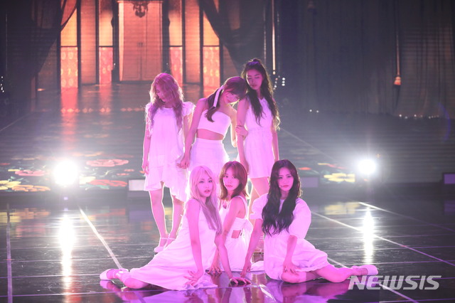 [서울=뉴시스]그룹 '네이처'가 17일 온라인 미디어 쇼케이스를 진행했다. (사진=n.cH엔터테인먼트 제공)