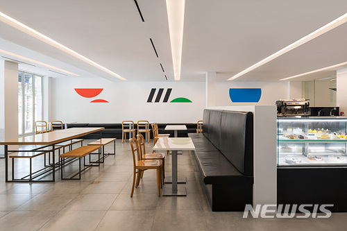 [서울=뉴시스] 국제갤러리 K1(1관) 1층 카페(Cafe) 2020Courtesy of Kukje Gallery사진=안천호, 국제갤러리 제공.
