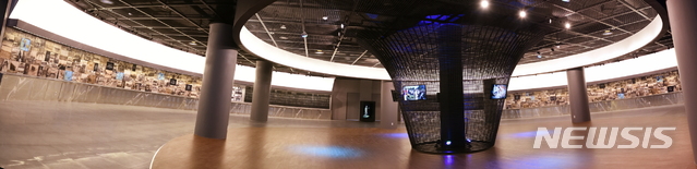 [부산=뉴시스] 행정안전부 산하 일제강제동원피해자지원재단은 오는 19일 오후 2시 부산 남구 대연동 국립일제강제동원역사관에서 일제강제동원 희생자의 넋을 기리기 위한 공간인 '기억의 터'를 개관한다. (사진=일제강제동원피해자지원재단 제공). 2020.06.18.photo@newsis.com 