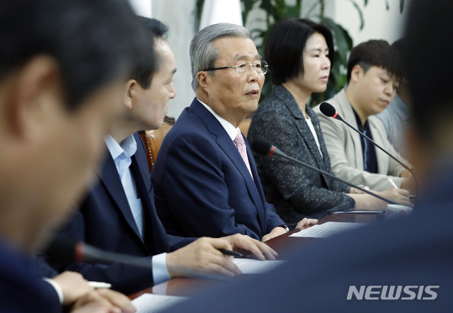 [서울=뉴시스] 최동준 기자 = 김종인 미래통합당 비상대책위원장이 18일 서울 여의도 국회에서 열린 비상대책위원회의에서 모두발언을 하고 있다. 2020.06.18.&nbsp; photocdj@newsis.com