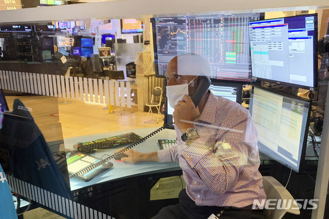 美 신규 확진자 증가에…다우 700P 이상 급락