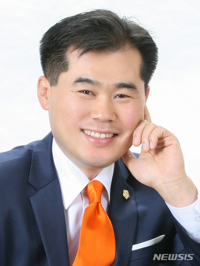 이동현 부천시의회 의장, 절도혐의 추가···민주당 탈당