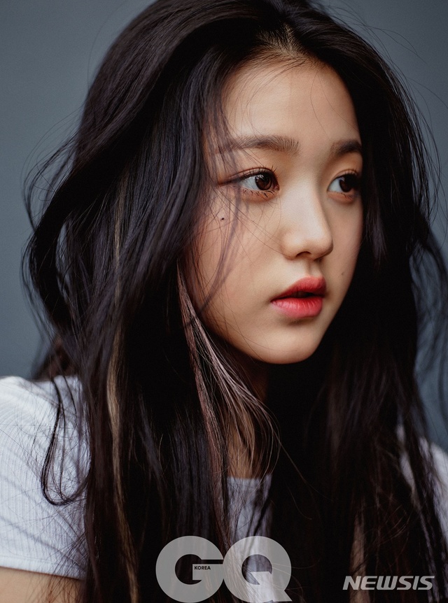 [서울=뉴시스] 그룹 아이즈원(IZ*ONE) 장원영이 19일 지큐 코리아(GQ KOREA)와 함께한 패션 화보를 공개했다. (사진 = 지큐 코리아 7월호) photo@newsis.com 