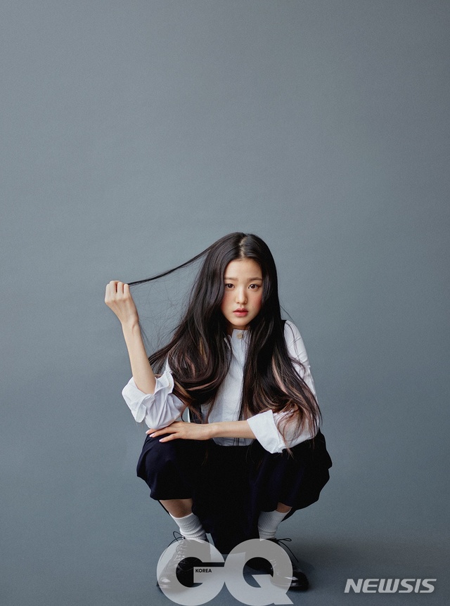 [서울=뉴시스] 그룹 아이즈원(IZ*ONE) 장원영이 19일 지큐 코리아(GQ KOREA)와 함께한 패션 화보를 공개했다. (사진 = 지큐 코리아 7월호) photo@newsis.com 