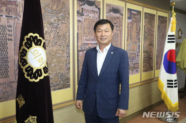 [수원=뉴시스] 수원시의회 미래통합당 신임 당 대표로 선출된 한원찬 의원
