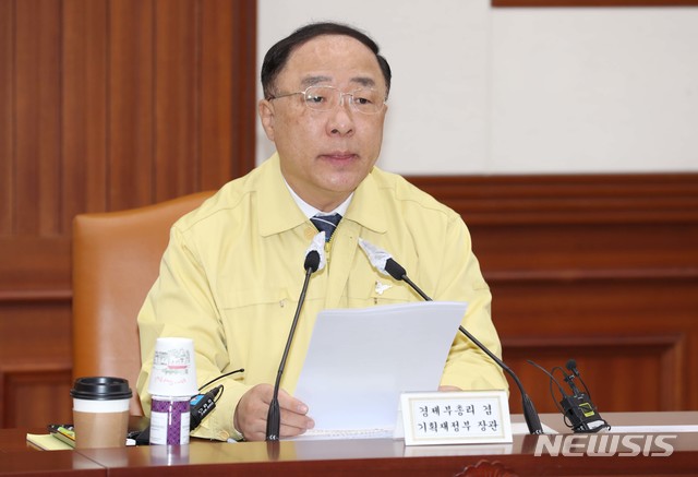 홍남기 "2023년부터 소액주주 양도세 과세…거래세 0.1%p↓"(1보)