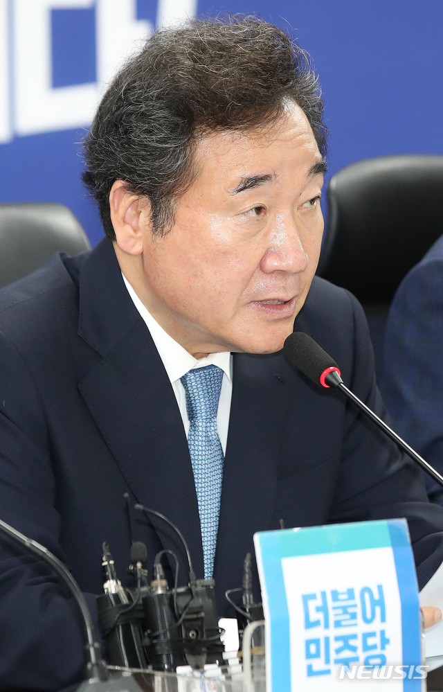[서울=뉴시스]김선웅 기자 = 코로나19 국난극복위원장인 이낙연 더불어민주당 의원이 19일 오전 서울 여의도 국회 의원회관에서 열린 코로나19 국난극복위원회 전체회의에서 발언을 하고 있다. 2020.06.19. mangusta@newsis.com