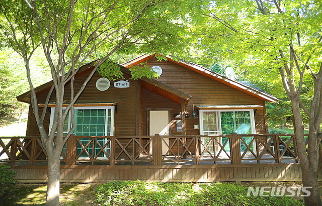  용인자연휴양림 내 8인용 밤티골 숙소.