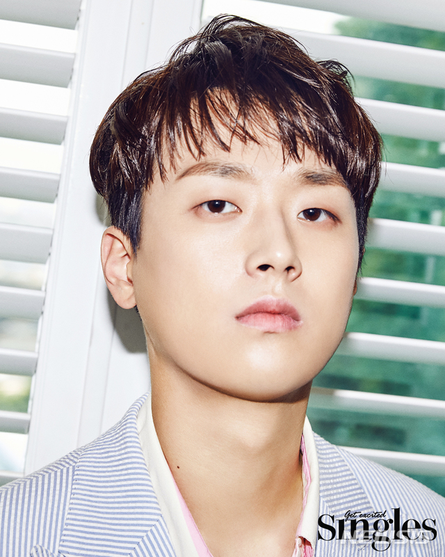 [서울=뉴시스] 가수 임영웅, 이찬원, 영탁이 매거진 '싱글즈' 7월호 화보를 공개했다. (사진 = '싱글즈' 7월호) photo@newsis.com