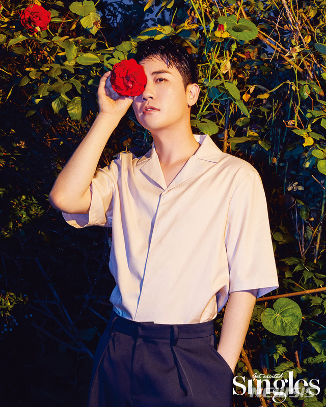 [서울=뉴시스] 가수 임영웅, 이찬원, 영탁이 매거진 '싱글즈' 7월호 화보를 공개했다. (사진 = '싱글즈' 7월호) photo@newsis.com