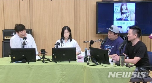 [서울=뉴시스] 23일 방송된 SBS 파워FM '두시탈출 컬투쇼'(이하 '컬투쇼')에 에이핑크 박초롱과 배우 박원상이 게스트로 출연했다. (사진 = SBS 파워FM '컬투쇼') photo@newsis.com 