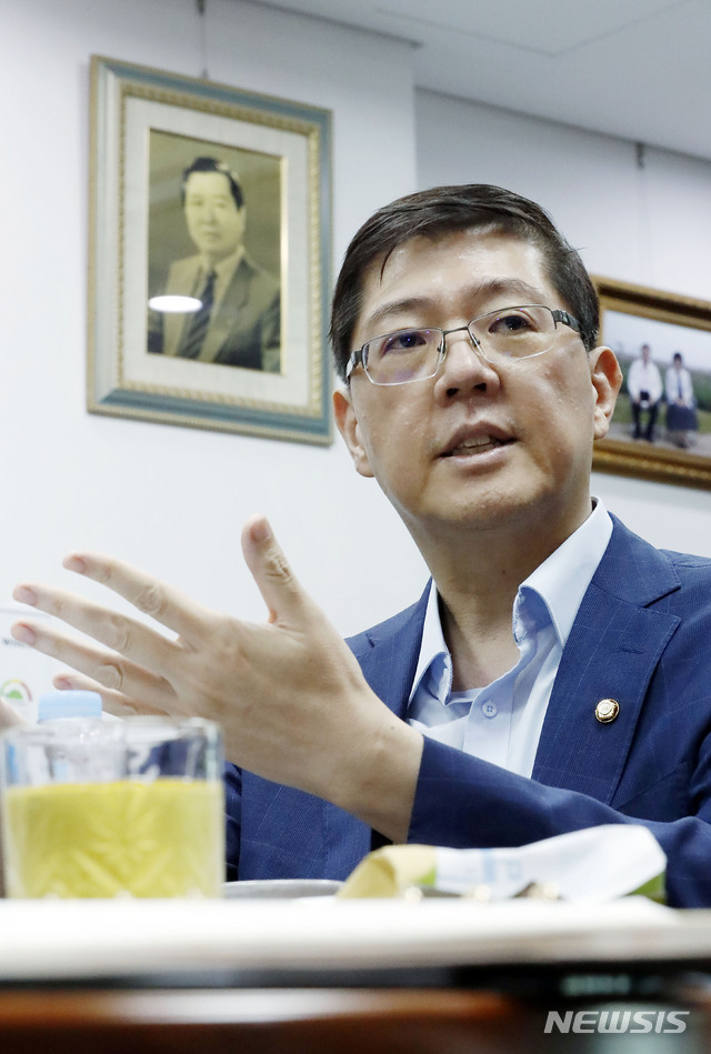 [서울=뉴시스] 최동준 기자 = 김홍걸 더불어민주당 의원. 2020.06.23.&nbsp; photocdj@newsis.com