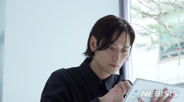 [서울=뉴시스] 배우 강동원. (사진=모노튜브 제공)