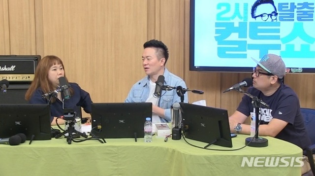 [서울=뉴시스] 24일 방송된 SBS 쿨FM '두시탈출 컬투쇼'(이하 '컬투쇼')에 개그우먼 홍현희가 스페셜 DJ로 출연했다. (사진 = SBS 쿨FM '컬투쇼') photo@newsis.com
