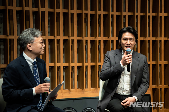 [서울=뉴시스]피아니스트이자 오르가니스트인 조재혁의 오르간 앨범 'Bach, Liszt, Widor: Jae-Hyuck Cho at the Great Organ at la Madeleine'(바흐, 리스트, 비도르: 조재혁의 마들렌 성당 대오르간 연주) 발매 기념 기자간담회가 24일 오후 서울 강남구 오드포트에서 열렸다(사진=클래식앤 제공)2020.06.24 photo@newsis.com
