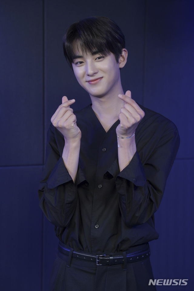 [서울=뉴시스] 24일 온라인 생중계로 열린 플레이리스트 웹드라마 '만찢남녀' 제작발표회에 참석한 김민규 (사진=플레이리스 제공) 2020.06.24 