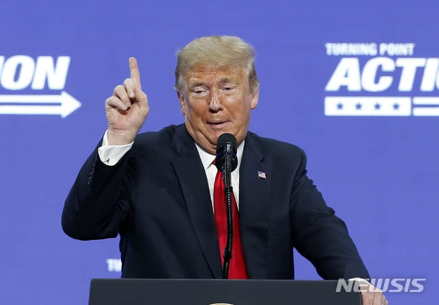 [피닉스=AP/뉴시스] 23일(현지시간) 도널드 트럼프 미국 대통령이 애리조나주 피닉스에서 선거 유세 연설 중인 모습. 2020.06.24. 