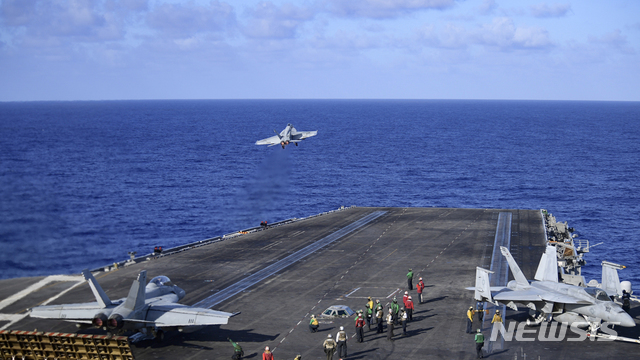 [서울=뉴시스]미국 인도태평양사령부는 23일 필리핀해에서 진행된 핵추진 항공모함 시어도어루스벨트함(CVN-71)과 니미츠함(CVN-68)의 훈련 모습이 담긴 사진을 트위터에 게재했다. (사진=미 인도태평양사령부 트위터) 2020.06.24. photo@newsis.com