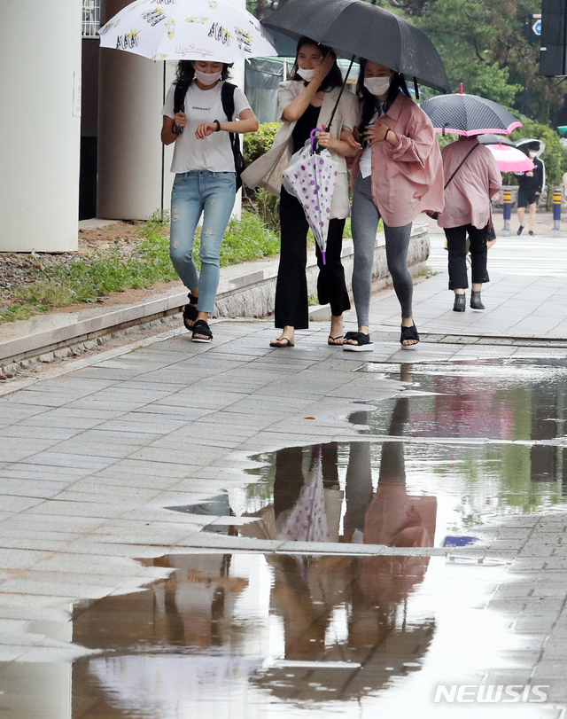 아침까지 수도권 등 비…제주는 종일 내릴 듯