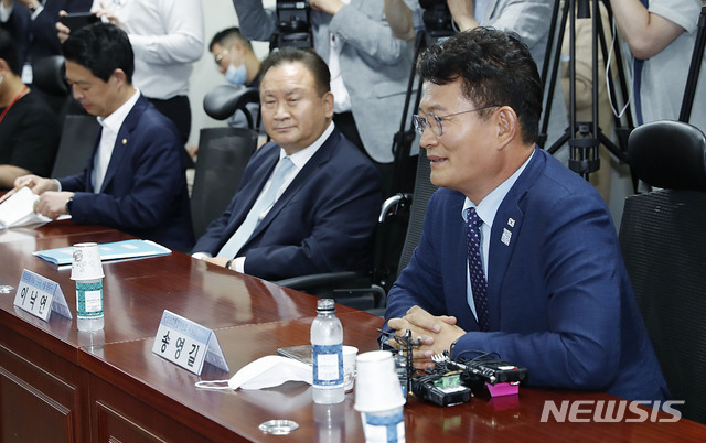 [서울=뉴시스] 최동준 기자 = 송영길 국회 외교통일위원장이 24일 서울 여의도 국회의원회관 간담회실에서 열린 외교안보 분야 여야 의원 간담회에서 발언하고 있다. 2020.06.24. photocdj@newsis.com