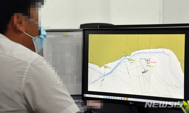 피랍 선박 "보트 2척 접근…도망간다" 이후 연락 끊겨