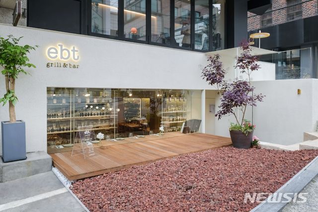 [서울=뉴시스]서울 강남구 신사동 'ebt'