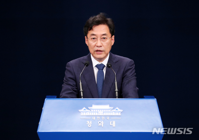[서울=뉴시스]배훈식 기자 = 강민석 청와대 대변인. 2020.06.25. dahora83@newsis.com