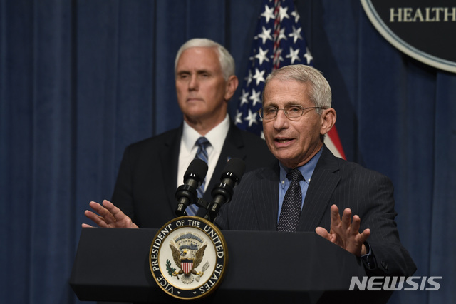 [워싱턴=AP/뉴시스] 앤서니 파우치 미 국립알레르기전염병연구소장이 26일(현지시간) 워싱턴DC 보건복지부 기자회견장에서 개최한 백악관 신종 코로나바이러스 감염증(코로나19) 태스크포스(TF) 언론 브리핑에서 발언하고 있다. 2020.6.27.