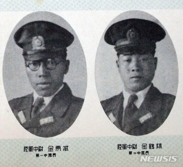 [서울=뉴시스] 1947년 4월 29일 자로 발간된 육군사관학교(당시 남조선국방경비학교) 제3기 졸업앨범에 나란히 실린 제1중대 김동빈 중위와 제2중대장 김학림 중위. 둘의 운명은 엇갈려 김동빈 중대장은 이후 중장으로 승진해 예편했으나, 제2중대장 김학림은 숙군에 걸려 총살됐다. (사진=미디어한국학 제공) 2020.06.28. photo@newsis.com