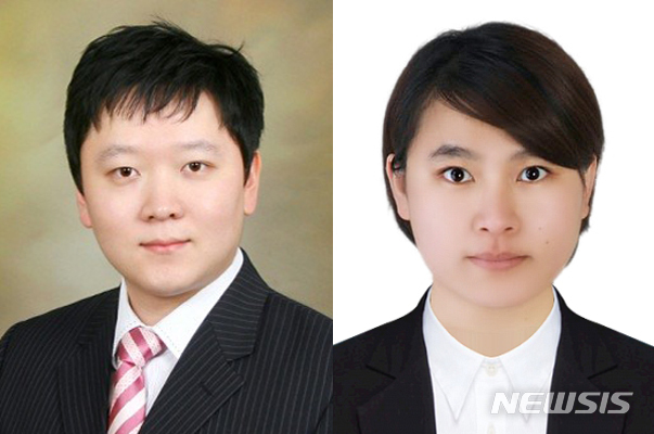 [아산=뉴시스]이종익 기자 = 충남 아산의 순천향대(총장 서교일)는 '2020년 한국상품학회 춘계학술대회’에서 최재원 경영학과 교수(왼쪽)와 경영학과 석박사통합과정 대학원생 장수평씨가 공동 발표한 논문이 우수논문상을 수상했다고 29일 밝혔다. 2020.06.29. (사진=순천향대 제공)&nbsp; photo@newsis.com