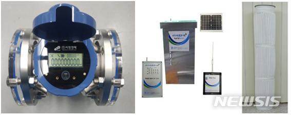 [세종=뉴시스]'우수연구개발 혁신제품'으로 지정된 5개 제품 중 3개 제품. 왼쪽부터 ㈜씨엠엔텍의 '초음파 수도미터', ㈜동우엔지니어링의 '소규모 상수도 원격관리시스템', ㈜이피아이티의 '주름백'. (사진=환경부 제공). 2020.06.29. photo@newsis.com
