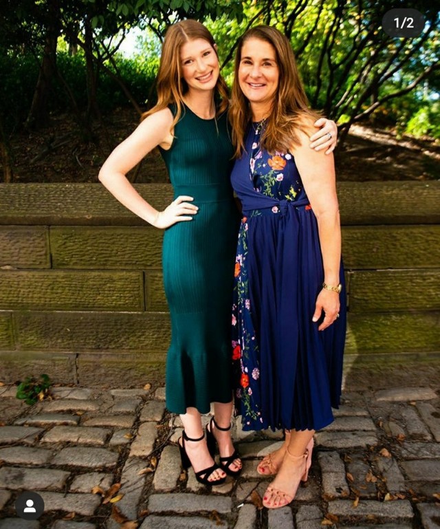 [서울=뉴시스]마이크로소프트(MS) 창립자 빌 게이츠의 딸 제니퍼 게이츠(왼쪽)가 어머니의 날을 맞아 멀린다 게이츠(오른쪽)와 찍은 사진을 인스타그램에 기시했다. (출처= 제니퍼 게이츠 인스타그램 캡처) 2020.06.29.