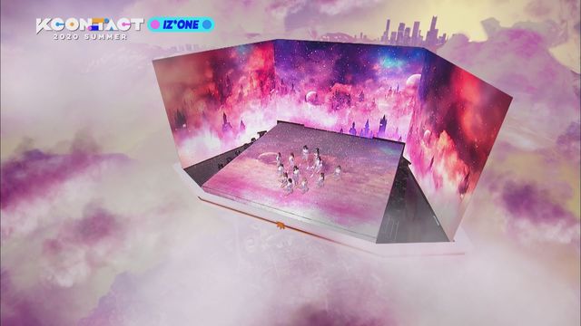 [서울=뉴시스] MR 기술을 적용, 구름에 떠있는 듯한 아이즈원. 2020.06.29. (사진 = CJ ENM 제공) photo@newsis.com 