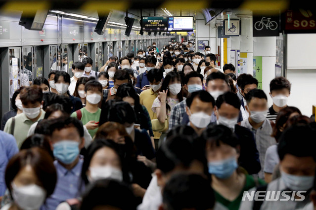 "하방위험 완화→불확실성 높아"…기재부, 한달새 다시 비관론(종합)