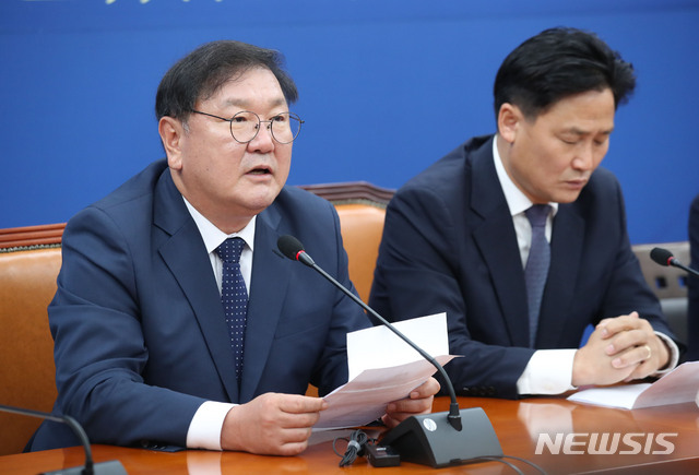 [서울=뉴시스] 김진아 기자 = 김태년 더불어민주당 원내대표가 29일 서울 여의도 국회에서 21대 국회 원구성 최종 협상 결렬 관련 기자간담회를 하고 있다. 2020.06.29. bluesoda@newsis.com