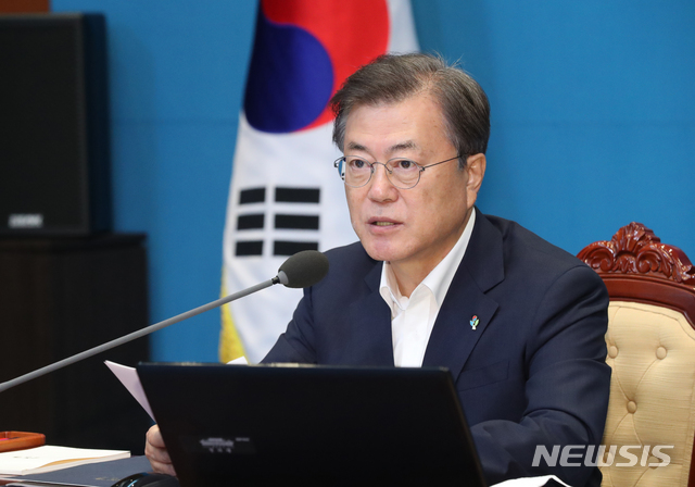[서울=뉴시스]박영태 기자 = 문재인 대통령이 29일 청와대 여민관에서 열린 수석 보좌관회의에 참석해 발언하고 있다. 2020.06.29.&nbsp; since1999@newsis.com