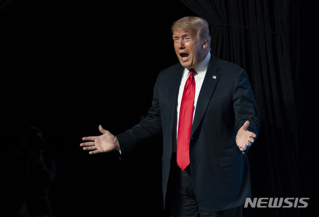 [피닉스=AP/뉴시스]도널드 트럼프 미국 대통령이 지난 6월23일 애리조나 피닉스에서 공화당 청년들을 상대로 연설하는 모습. 2020.07.02.