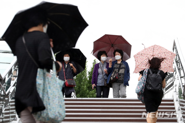 '소서' 낮 기온 30도 안팎…수도권 등 출근길 비소식