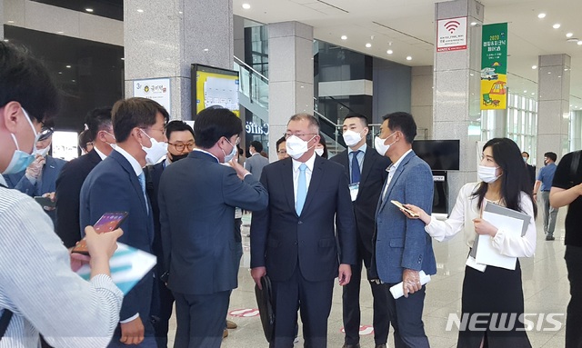 정의선 범정부 수소경제위 위원 위촉…"3~4년 후 넥쏘 후속모델"(종합)