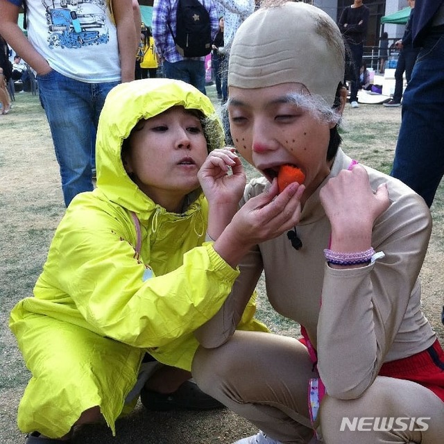 [서울=뉴시스] 개그우먼 송은이와 안영미. (사진 = 송은이 인스타그램) 2020.07.01. photo@newsis.com